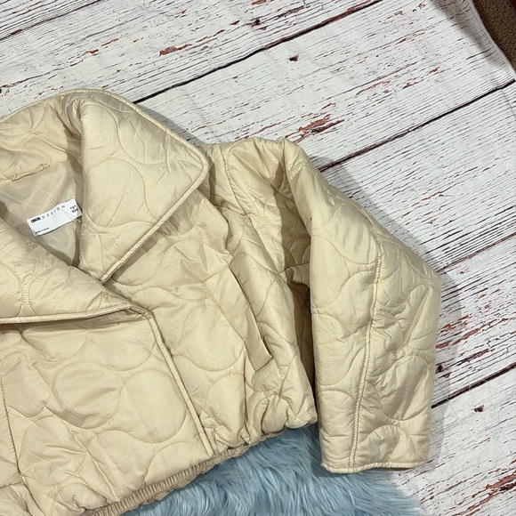 ASOS DESIGN cropped onion quilted jacket in cream - Picture 7 of 9